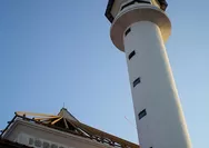  Masjid Sunan Ampel di Surabaya masuk masjid tertua ketiga di Indonesia, dibangun dengan arsitektur Jawa kuno dan bernuansa Arab