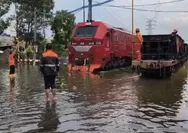 Banjir rendam jalur rel di Semarang, sebanyak 16 perjalanan kereta api dibatalkan
