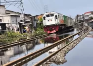 Banjir Semarang mulai surut, operasi KA tak lalgi memutar lewat jalur selatan
