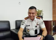 Pelaku Penganiayaan 'Duta Ngopo' Jalani Sanksi Sosial Bersihkan Masjid