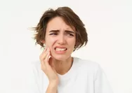 Pertolongan Pertama Mengobati Sakit Gigi yang Datang Tiba-Tiba, Salah Satunya Lakukan Ini