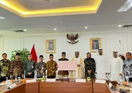 Zayed Foundation Serahkan Bantuan Sekitar USD 190.000 untuk 162 Jemaah Haji Indonesia