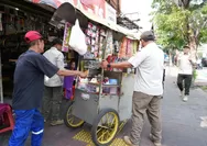 Pemkot Jakarta Timur Kembalikan Fungsi Trotoar Lewat Operasi Penertiban Serentak