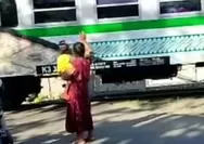 Ini Cerita Ibu-ibu jadi Relawan Jaga Perlintasan Tanpa Palang Pintu di Wonogiri