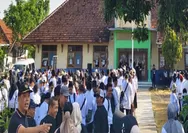 Tangis Kepala Sekolah di Pemalang: Dipindah Jauh dari Domisili hingga Harus Seberangi Jembatan Gantung 