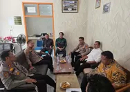 Jalin Silaturhami, Kapolsek Tapung Kunjungi Kantor Desa Petapahan