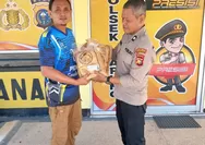 Polsek Tapung Serahkan Bantuan Bibit Jagung untuk Dukung Ketahanan Pangan