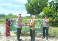 Kapolsek Batu Hampar Tanam Pohon dan Sosialisasi Green Policing, Wujud Polisi Peduli Lingkungan dan Jaga Alam