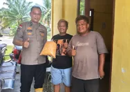 Dukung Program Ketahanan Pangan, Polsek Tapung Berikan Bantuan Bibit Jagung kepada Kelompok Tani