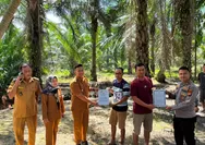 Antisipasi Karhutla, Kapolsek Batu Hampar Turun Langsung ke Masyarakat Sebar Maklumat Kapolda Riau