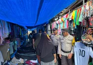 Sambangi Masyarakat dan Pedagang Pasar Senin, Polsek Batu Hampar Sampaikan Pesan Kamtibmas Lewat Patroli Dialogis