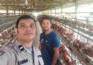 Bhabinkamtibmas Polsek Rumbai Barat Sambangi Peternak Ayam Lokal, Dukung Kemandirian Pangan