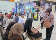 Pemohon SIM Antusias, Satlantas Polresta Pekanbaru Hadirkan Sensasi Nobar Piala Dunia di Ruang Pelayanan