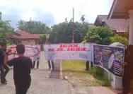 Ngakak, Keluarga Selegram Pekanbaru Berdarah Aceh Didatangi Penagih Hutang sambil Joget-Joget