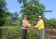 Jaga Kelestarian Alam, Polsek Batu Hampat Tanam Pohon Bersama Masyarakat