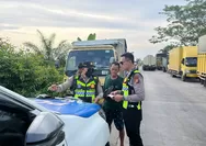 Polantas Pelalawan Perketat Pengaturan Arus di KM 75 Lintas Timur, Tilang 10 Pengendara karena Terobos Antrean