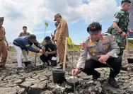 Kapolda Riau Pimpin Penanaman Kembali Hutan Mangrove yang Dirusak di Rohil