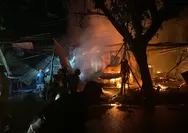 Gerak Cepat, Tim Damkar Lanal Simeulue Atasi Kobaran Api Di Desa Suka Jaya