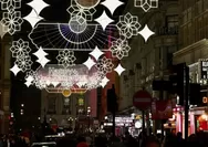 Suka Cita Menyambut Ramadan, Cantiknya Pusat Kota London di Inggris Berhiaskan Ornamen Lampu Meriah, Begini Maknanya