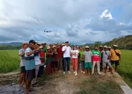 Kadin Mabar dengan Petrosida Gresik Perkenalkan Sky Drone Grow untuk Siram Pupuk