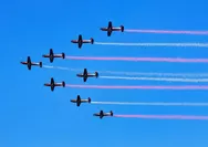 Meriah! Pesawat Tempur dan Helikopter TNI-Polri Semarakkan HUT ke-81 RI di Langit Istana