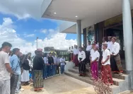 Asistensi Paskah di Paroki Beokina, Mahasiswa Unika Ruteng Disambut Tradisi “Kepok Tiba”