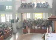 Uskup Siprianus Hormat Pimpin Misa Ketiga Minggu Paskah di Katedral Ruteng, Bupati Manggarai Turut Hadir