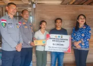 Wujudkan Slogan NTT Penuh Kasih, Kapolda NTT Salurkan Bantuan Untuk Bayi Penderita Hidrosefalus di Manggarai Timur