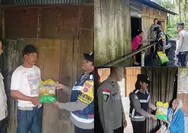 Polres Ngada "Turun Gunung": Dokkes dan Binmas Kolaborasi Salurkan Beras untuk Warga Pedalaman Bajawa