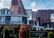 Kejari Manggarai Bantah Soal Dugaan Terima Fee Proyek Gedung Rawat Inap RSU Borong, PPK Bungkam, Kontraktor Blokir Nomor Wartawan