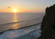 Uluwatu, Tebing Dramatis dengan Sunset Memukau yang Wajib Masuk Daftar Liburan di Bali
