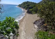 Punya Batu Karang Unik, Pantai Watu Pajung Jadi Daya Tarik Tersembunyi Manggarai Timur