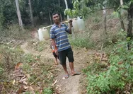 Puluhan Tahun Tanpa Air Bersih, Warga Kajuata di Manggarai Timur Harus Berjalan 2 Kilometer