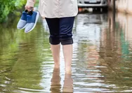 Waspada Leptospirosis, Cara Praktis Lindungi Diri saat Banjir 