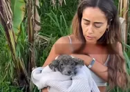 Patut Dicontoh, Aksi Bule Cewek Selamatkan Anjing di Bali Tuai Pujian
