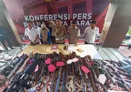 Polda Jabar Amankan Seorang Wanita di Awiligar, Kabupaten Bandung karena Menyimpan Puluhan Senjata dan Ribuan Butir Peluru 