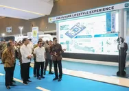Presiden Jokowi Kunjungi Booth PLN di Ajang PEVS 2024, Dirut PLN Paparkan Kesiapan Ekosistem Kendaraan Listrik di Tanah Air 