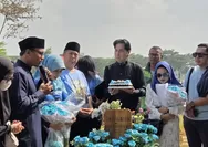 Enzy Storia Kenang Vidi Aldiano di Hari Lahirnya, Suasana Ziarah Penuh Haru
