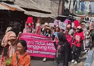 Aliansi Perempuan Indonesia Membawa Panci Turun ke Jalan Meminta Harga Pangan Diturunkan