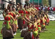 Tari Kelana Lengger Banyumasan Memukau di Istana Merdeka Jelang Penurunan Bendera HUT RI ke 81