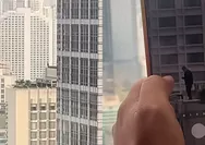 Viral Pria Berbaju Hitam di Rooftop Saat Demo Mahasiswa Bundaran HI, Warganet Ramai Berspekulasi