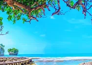 Pantai Karang Bokor Banten Punya Vibes Mirip Nusa Penida, Tapi Kenapa Wisatawan Tak Boleh Berenang?