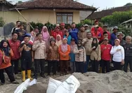Dinsos Garut Rehabilitasi Rumah Ibu Minawati, Pilar Sosial Bergerak Gotong Royong di Cilawu