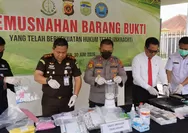 Ratusan Obat Keras, Sabu dan Tembakau Sintetis Dimusnahkan Kejari Tasikmalaya