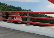 Viral Pasangan Muda-Mudi Duduk di Tepi Jembatan Merah Jayapura, Warga Tegur hingga Tiga Kali