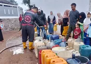 TAGANA dan Pemuda Pancasila Salurkan 12.000 Liter Air Bersih untuk Warga Terdampak Kekeringan di Bojonggambir