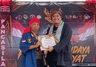 Peduli Seni dan Budaya, Diky Chandra Terima Penghargaan Budaya dari Yayasan Sanca Wulung Galunggung