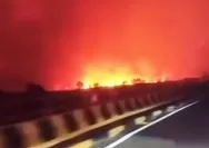 Tumbang Nusa Kalteng Berubah Jadi Lautan Api, Petugas Damkar Kesulitan Jangkau Titik Kebakaran