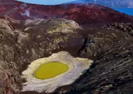 Fenomena Telur Ceplok Muncul di Kawah Gunung Anak Krakatau, Ini Penjelasan soal Genangan Air Bercampur Belerang