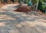 Enam Jalan Belum Beres, Warga Kembali Menunggu